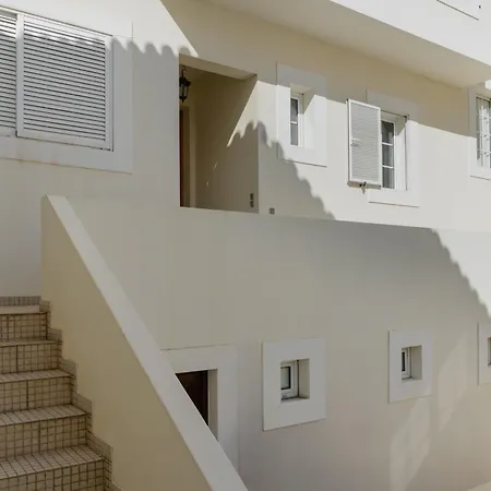 Da By An Island アパート